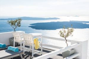 Terrasse mit Caldera-Blick - On The Rocks Hotel Imerovigli Santorini