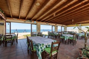 Terrasse mit Meerblick – Kostakis Beach, Gerani bei Chania