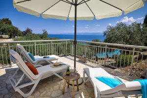 Terrasse mit Meerblick Luxury Glyfada Bay Villas Paxos
