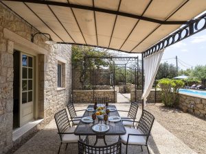 Terrasse unter der Pergola Liodentra Kardamyli