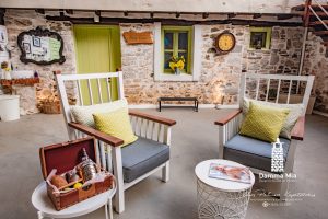 Terrasse vor dem Haus Damma Mia Damouchari