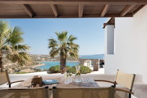 Veranda der Villa 4 mit Meerblick – Acres Sunset Residence, Paros