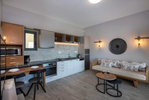 Villa Eva – Küche und Essplatz – Thea Villas, Kournas