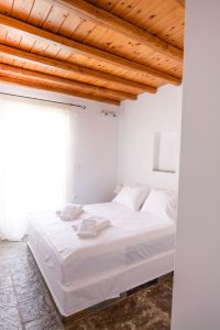 Villa Verde – Schlafzimmer – Pénde Suites & Villas, Livadakia