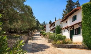 Weg durch die Anlage Glyfada Greek Villas Paxos