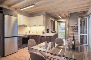 Wohn- und Essbereich der Cozy-Wohnung - – Nikole’s Villas, Tyros