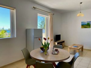 Wohn- und Essbereich im Apartment – Manolis Apartments, Plakias