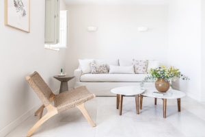 Wohnraum der Sea View Suite - – Amani Earthy Living, Mani