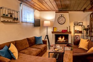 Wohnraum mit Kamin – Villa Evridiki, Agios Georgios Nileias, Pilion