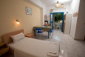 Zimmer mit Balkontür – Aglaia Kalamaki Kreta
